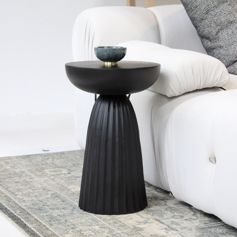 Table d'appoint ronde en métal cintré