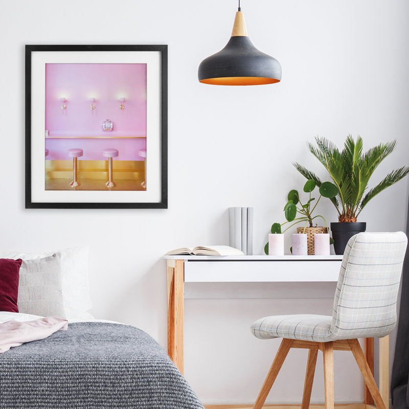 Reproduction sous verre encadrée rose rétro par Dessert Parlor, H 21 po x l 17 po, Cadre noir minuit