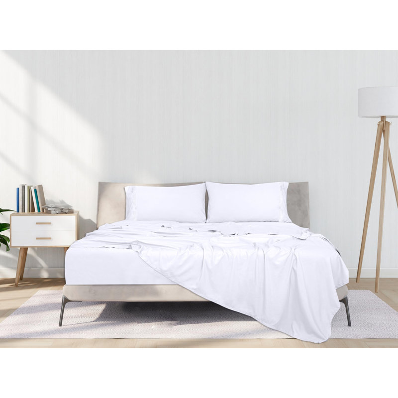Royale Linens 4 Piece Sheets Set - Soft Brushed 1800 Microfiber Bedding - 1 Fitted and 1 Flat Sheet, 2 Pillow cases - Wrinkle Free & Fade Resistant - Hotel Luxury Bed Sheets Set