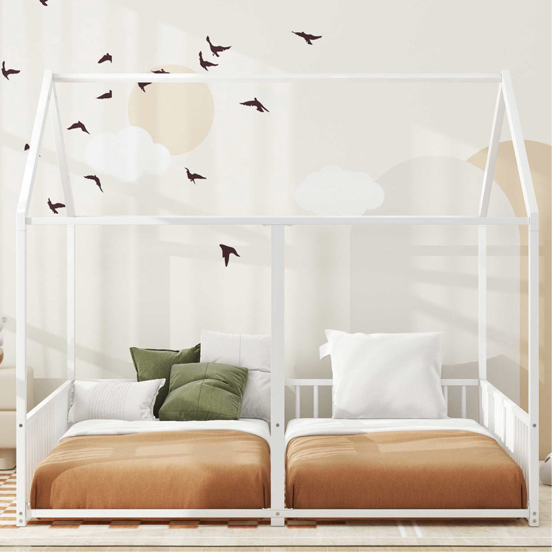 Lits simples en métal, plateforme de maison avec garde-corps sécurisés, cadre blanc stable pour la chambre à coucher