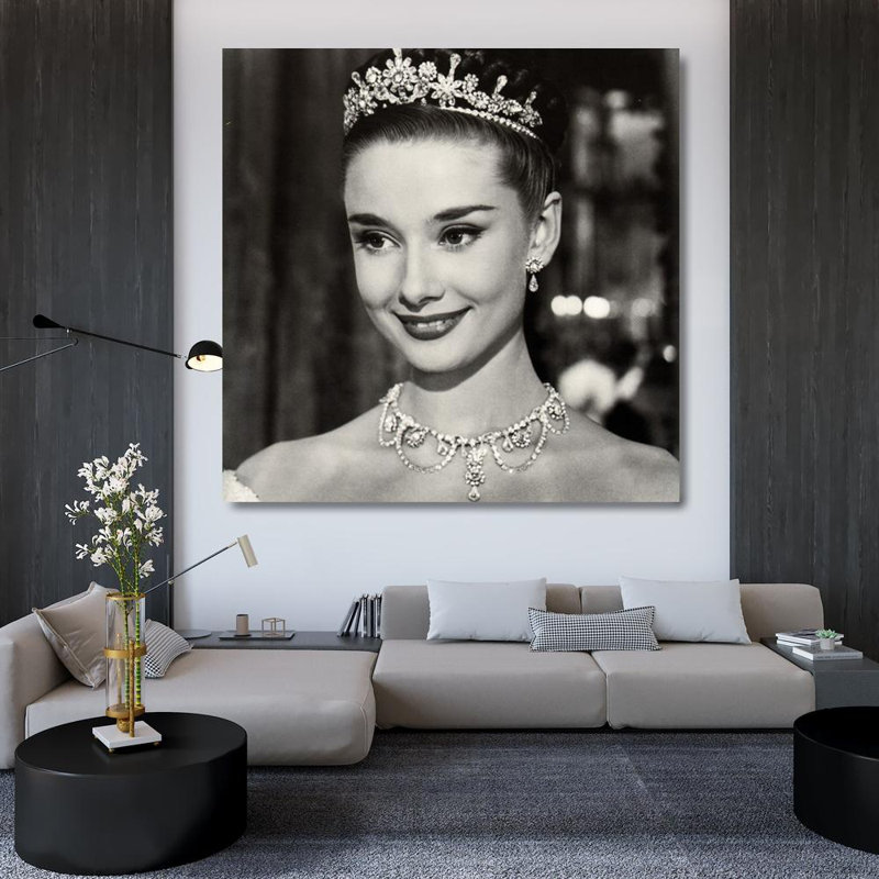 Audrey Hepburn (princesse), H 36 po x l 36 po