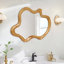 Miroir mural 33,46 "x 22,24" de forme irrégulière avec cadre en bois naturel