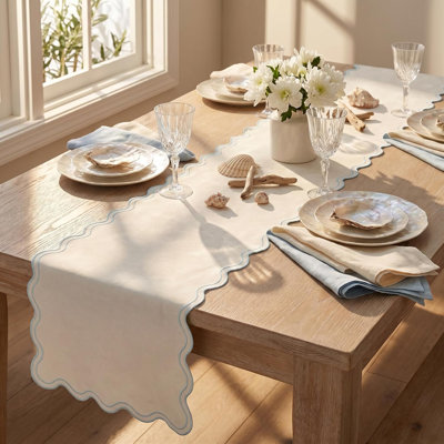 Chemin de table crème 15 po x 70 po, tapis de ferme moderne festonné avec couvercle festonné pour chambre à coucher, table de salle à manger de printemps, table basse, décor de table côtière d'été