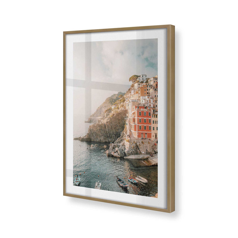 Village par les falaises I, impression roulée, Cadre simple brossé doré, H 11,25 po x l 9,25 po x P 1,25 po