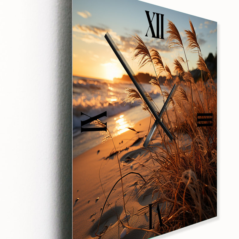 Beach Breeze At Sunrise V - Horloge murale en métal Coastal, Petit