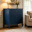 Table de chevet cannelée bleue à 32 tiroirs de 32 po de largeur, table d'appoint de rangement moderne pour grande chambre à coucher, table de bout de chevet escamotable avec boutons pour petits espaces-130118707