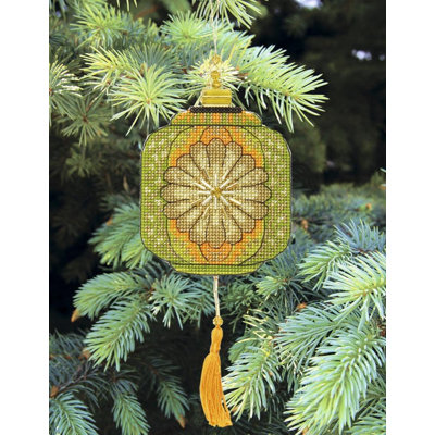 sapin de Noël. Ensemble de broderie au point de croix sur toile plastique T-27C « Lanternes colorées »
