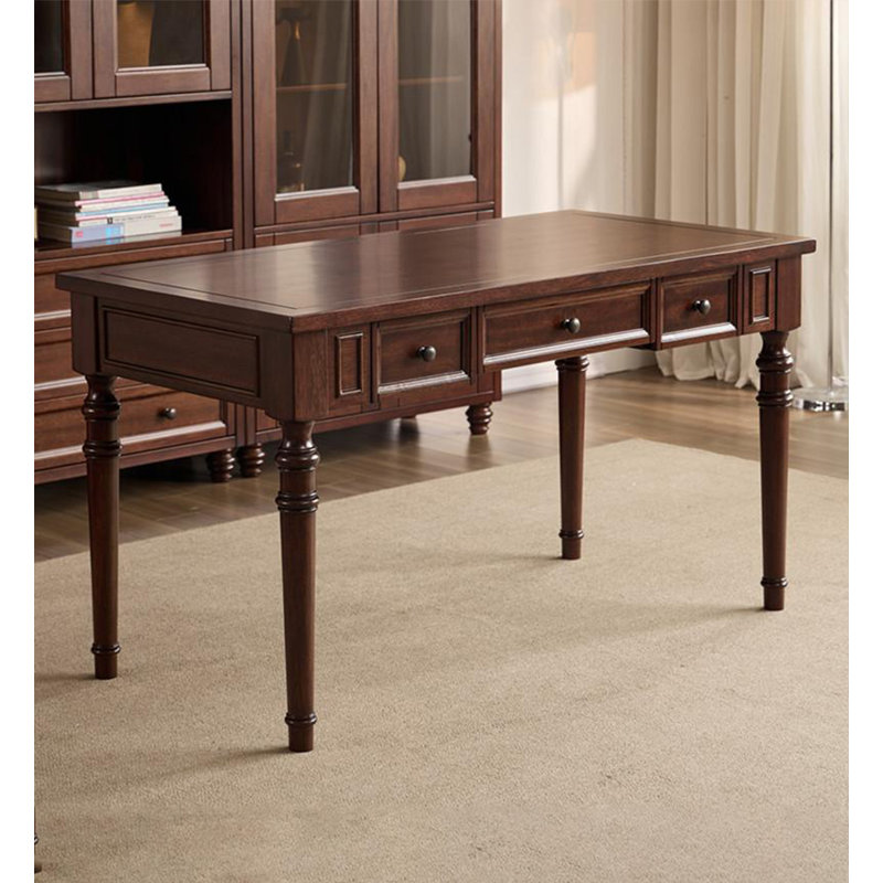 Élégant bureau en bois de noyer avec 3 tiroirs et détails sculptés, H 30,7 po x l 55,1 po x P 30,7 po