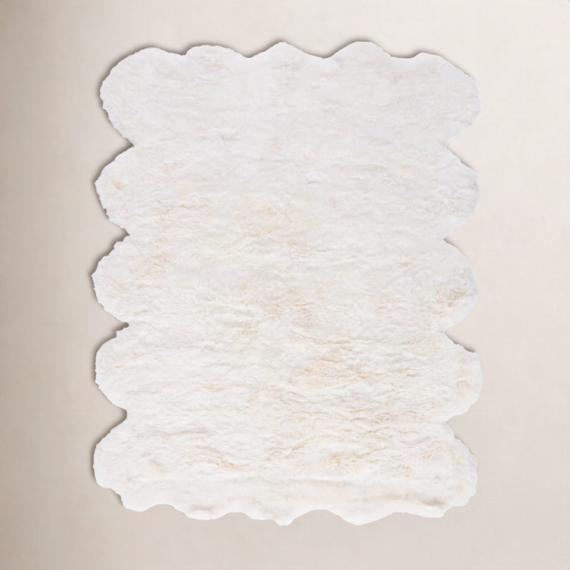 Tapis blanc en peau de mouton fait à la main Mera, Rectangle 8 pi x 10 pi