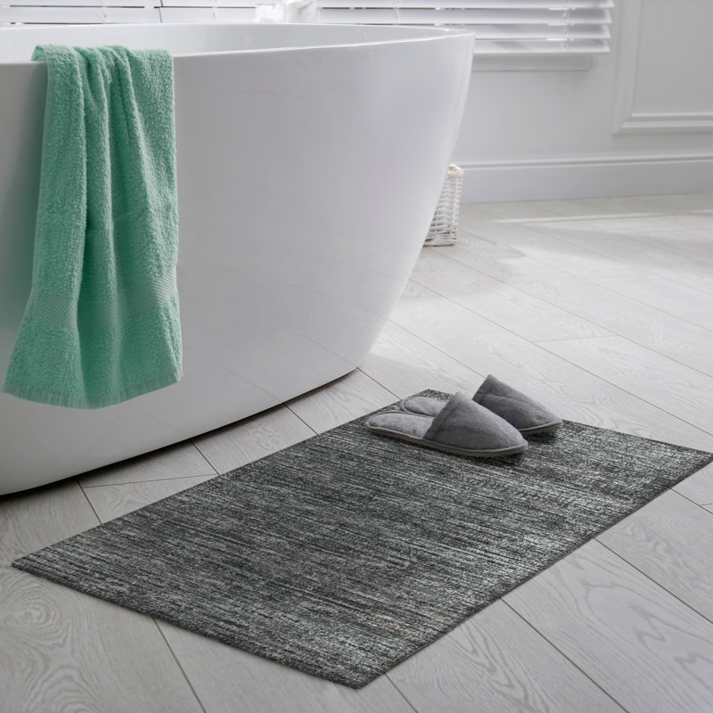 Tapis gris en polyester tissé à la machine