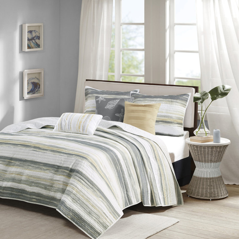 Courtepointe 6 pièces avec coussins décoratifs pour très grand lit / très grand lit. Watercolor Stripe Design A Look Look. Oreillers en microfibre doux et confortables, très grand. Chambre sereine paisible.