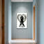 Silhouette abstraite couple embrassant un cœur-590152587