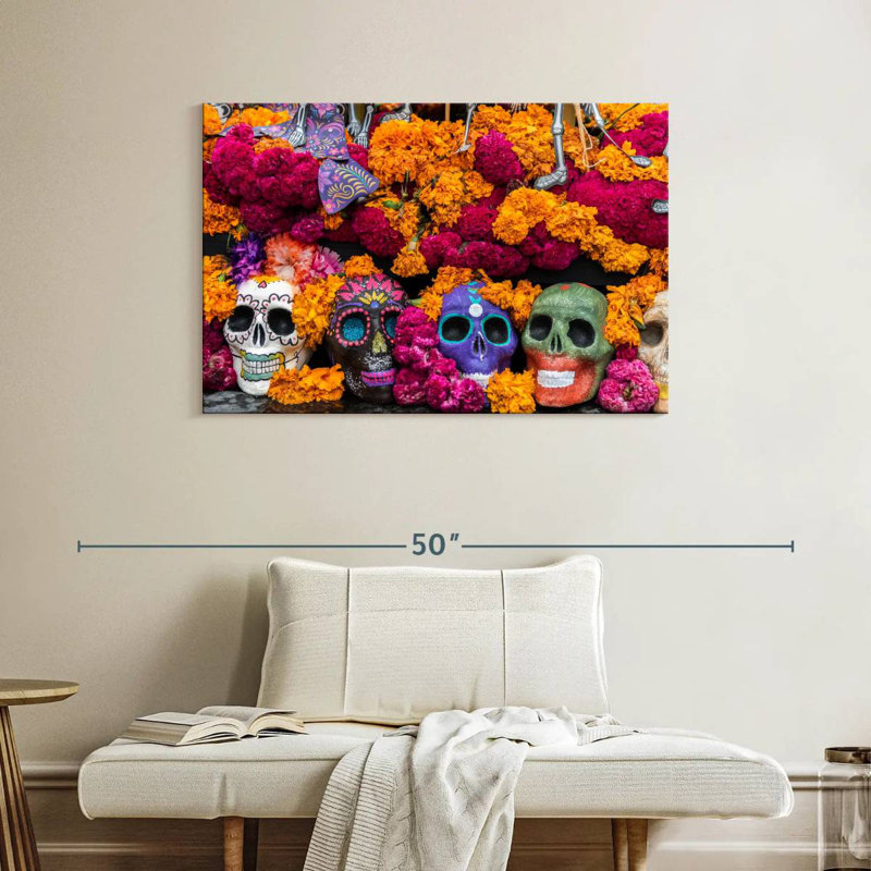 Fleurs et crânes en sucre, H 26 po x l 39 po