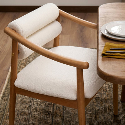 Chaise rembourrée avec dossier cylindrique et structure en bois massif