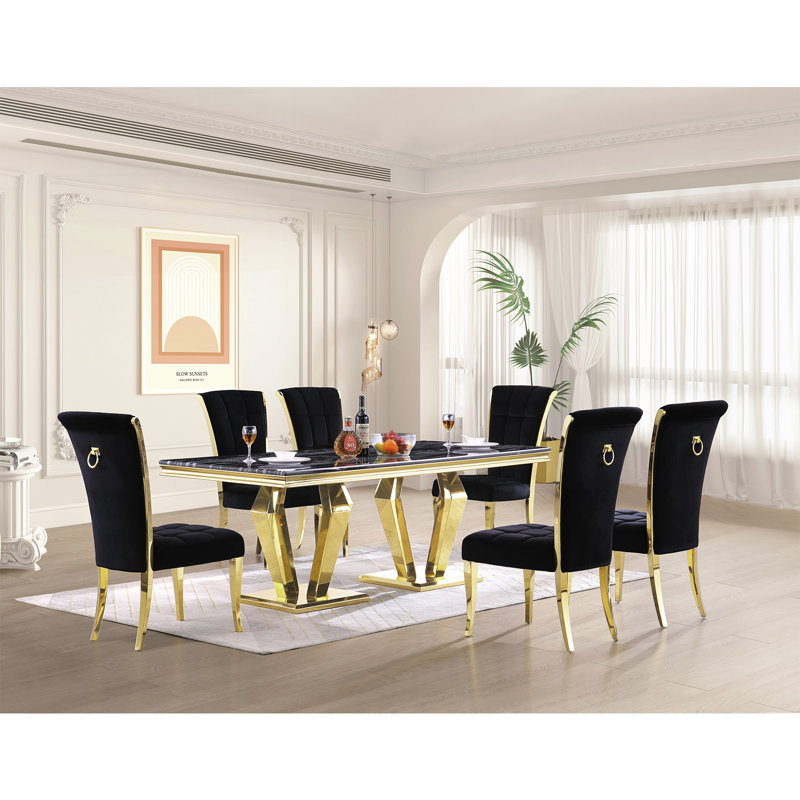 Chaise d'appoint rembourrée en velours noir Hrithika