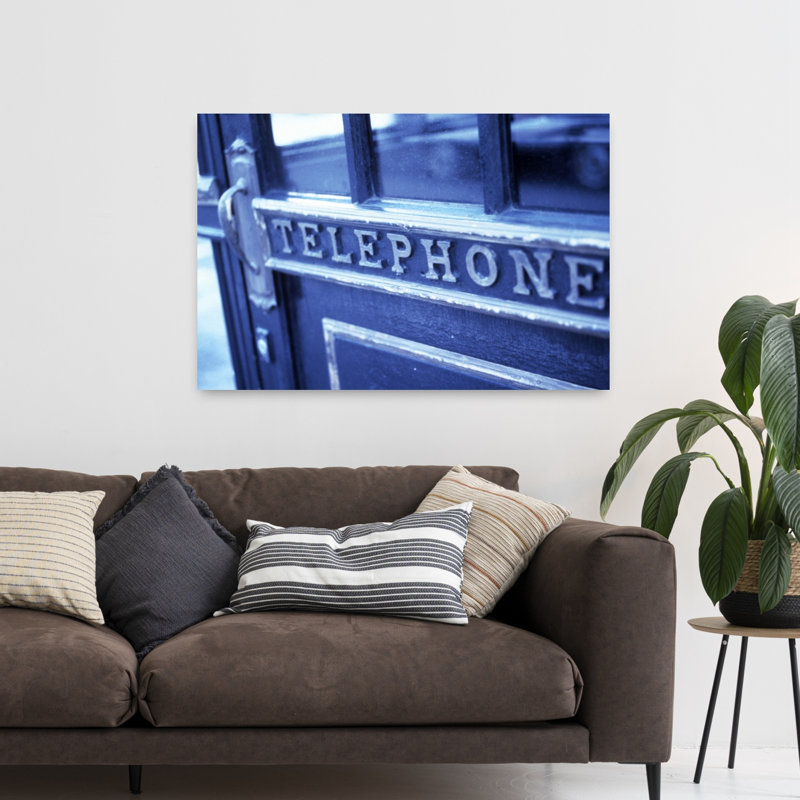Gros plan sur une cabine téléphonique bleue, art mural abstrait contemporain, H 32 po x l 48 po