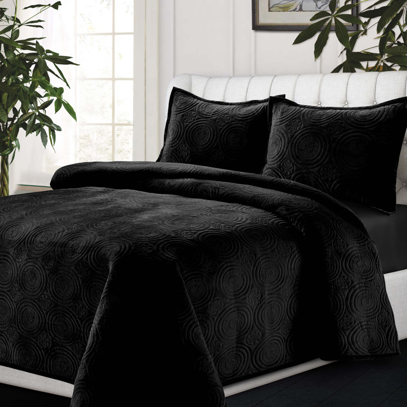 Capri Velvet Quilt, Twin Quilt + 1 Standard Sham, Black