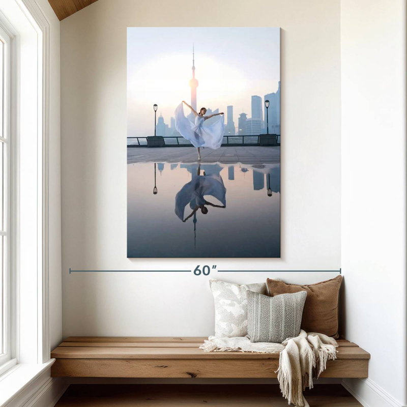 Enn Dancing By The Bund, H 51 po x l 34 po