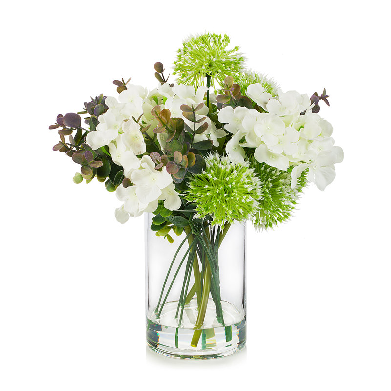 Arrangements floraux mixtes dans un vase