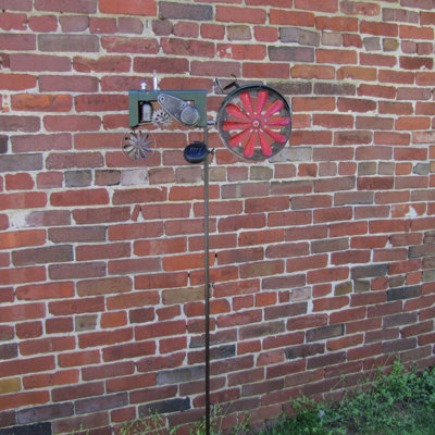 Josefina Metal Transportation Garden Stake