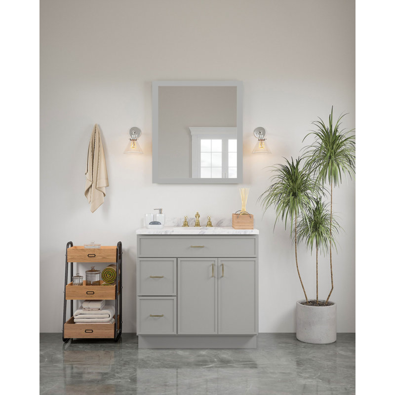 Miroir de coiffeuse mince à cadre Shaker 30 po x 34 po, gris pâle, D657A82D488B440C8479F95AE1CDF58A, Gris clair