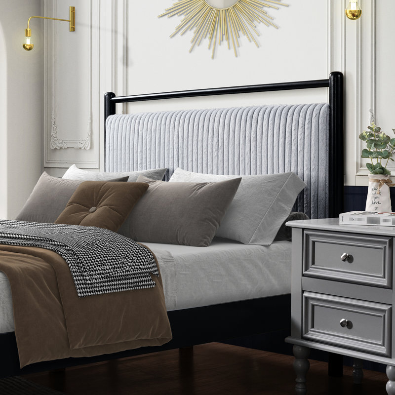 Structure de lit double en bois pleine grandeur avec tête de lit moelleuse, conception grise et noire, pieds en bois d'hévéa massif, lattes de grande capacité pour la chambre à coucher