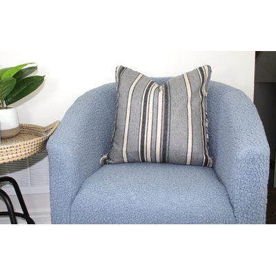 Coussin 18 x 18 po à rayures en laine gris et noir pour l'hiver