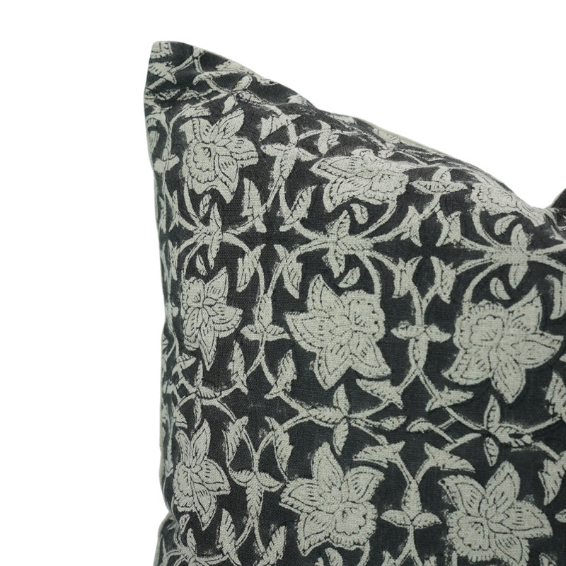 Coussin décoratif à motif de blocs de tissu fabriqué à la main Fabividine, Amritvela, Mauve, Forme rectangulaire
