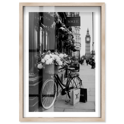 Décoration murale mode vélo et fleurs à Londres par Notoriart, cadre en chêne naturel, H 55 po x l 37 po