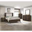 Grand lit, tête de lit tapissier, charme rustique, finition bois riche, esthétique contemporaine, style 1pc dans les tons bruns,