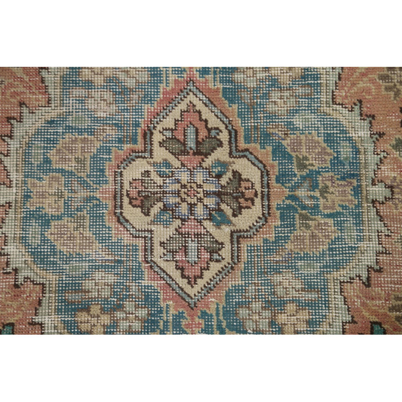 Tapis unique en laine noué à la main de style années 1950 de 6 pi 8 po x 9 pi 8 po Severn Bridge