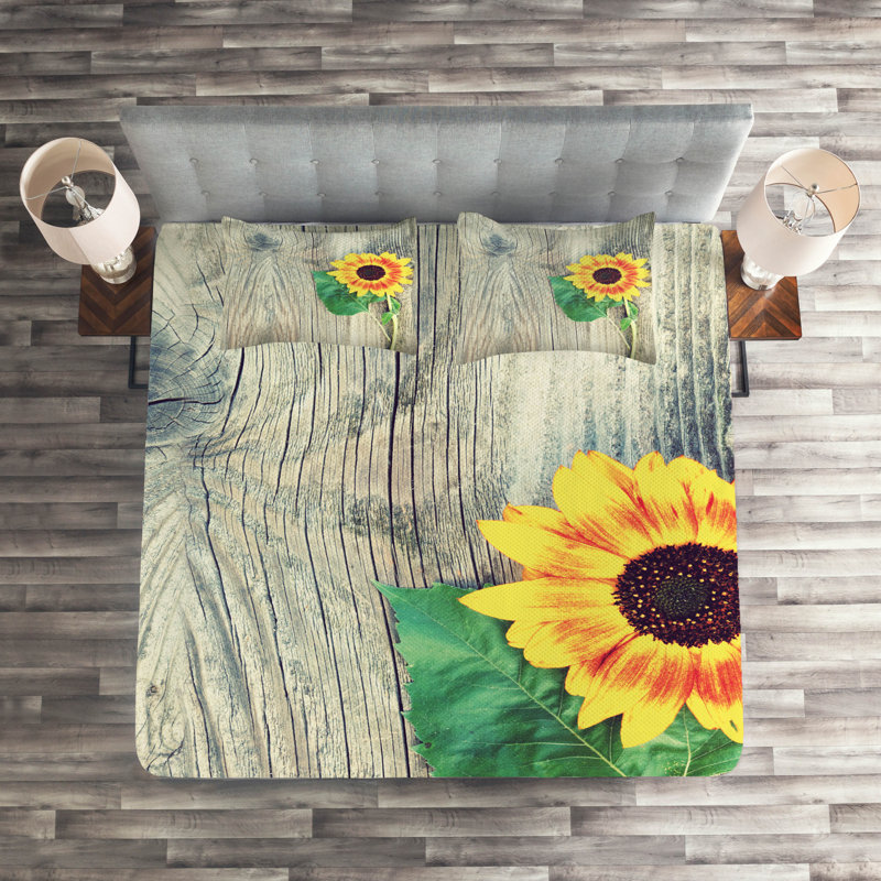 Flower Farmhouse / Country Coverlet