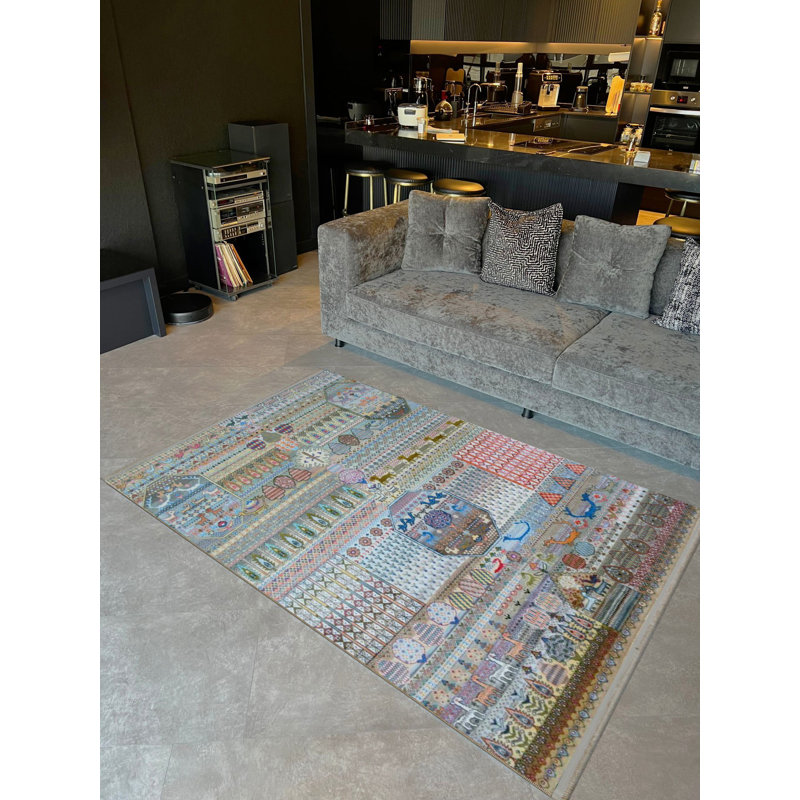 Tapis décoratif multicolore à motifs et chiffres multicolores de la collection Barcelona