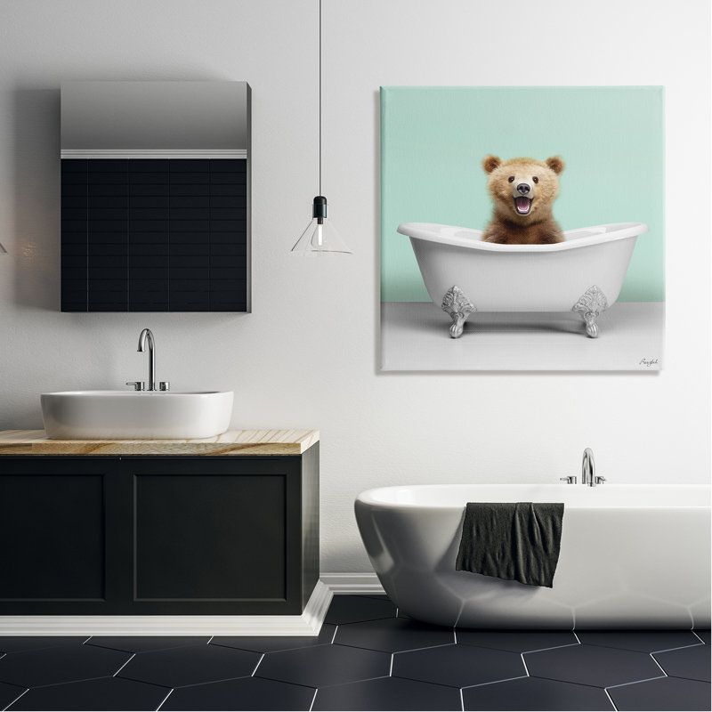 Ourson dans la baignoire par Roozbeh, H 36 po x l 36 po x P 1,5 po