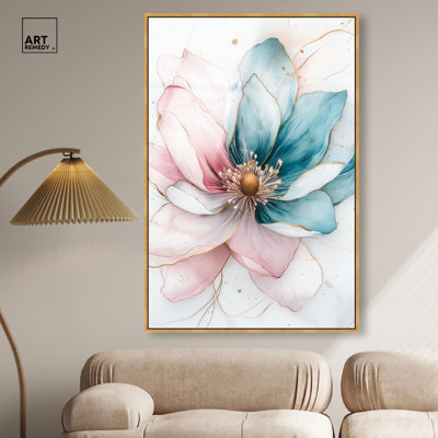 «Blossoms of Twilight» et art mural encadré en verre acrylique ultrabrillant doré par Art Remedy, cadre doré, 36 x 54