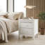 Table de chevet en bois massif avec 2 tiroirs, table de chevet en bois avec rangement, table de bout de chambre à coucher moderne, table de chevet d'appoint peu encombrante avec structure en pin pour l'organisation de la chambre à coucher-129234535