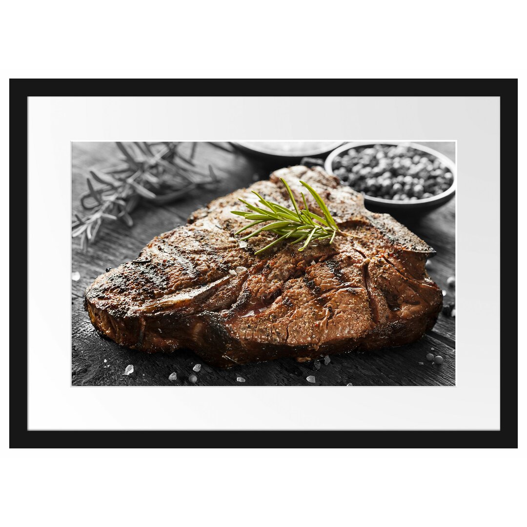 Gerahmtes Poster Gebratenes Steak mit Rosmarin