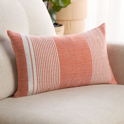 Coussin décoratif intérieur / extérieur en fil PET rayé Aelin