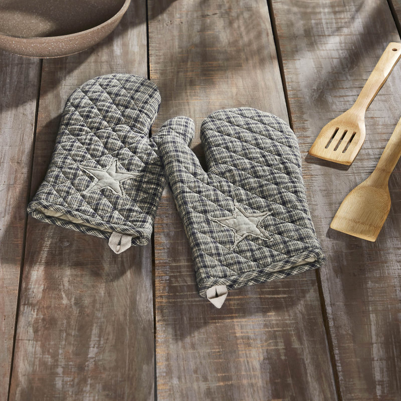 Patriotic Navy and Tan Plaid Cotton Oven Mitt Set