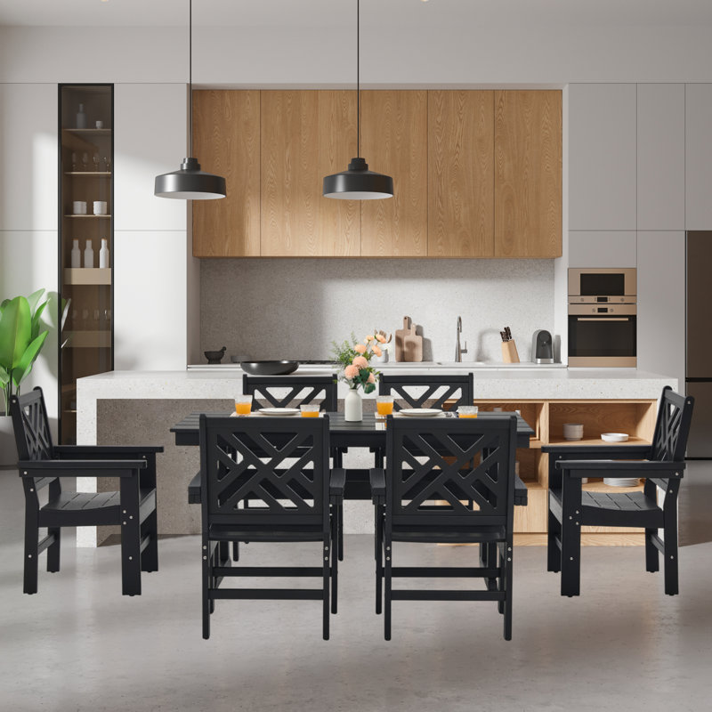 L'ensemble de table de salle à manger Hdpe comprend une table et des chaises d'extérieur comprenant des chaises et une table de patio de 62,5 po avec trou pour parasol (noir)