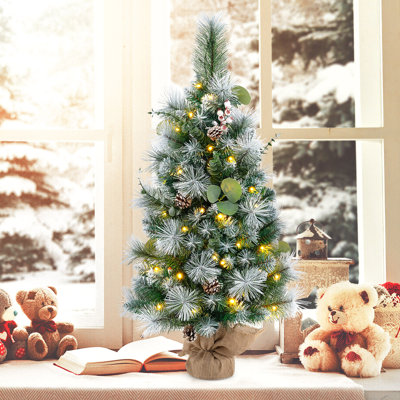 Arbre de Noël artificiel The Holiday Aisle® 3 pi avec 98 branches et aiguilles d'eucalyptus