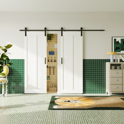 Porte de grange en bois en forme de V avec ensemble de quincaillerie
