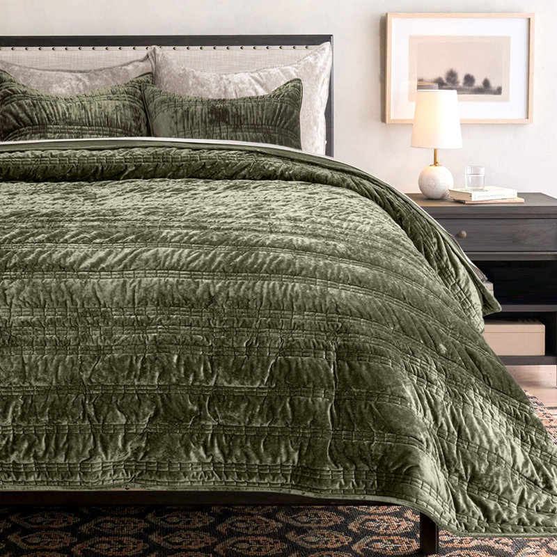Ruched Crushed Velvet Quilt Set, Queen Quilt  + 2 Queen Shams, Pine Green