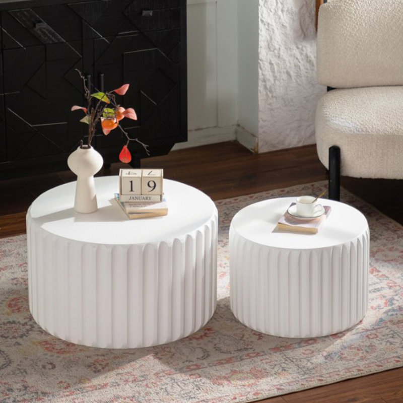 Ensemble de tables basses rondes festonnées blanches, 15.55" H x 46.46" W x 26.77" D