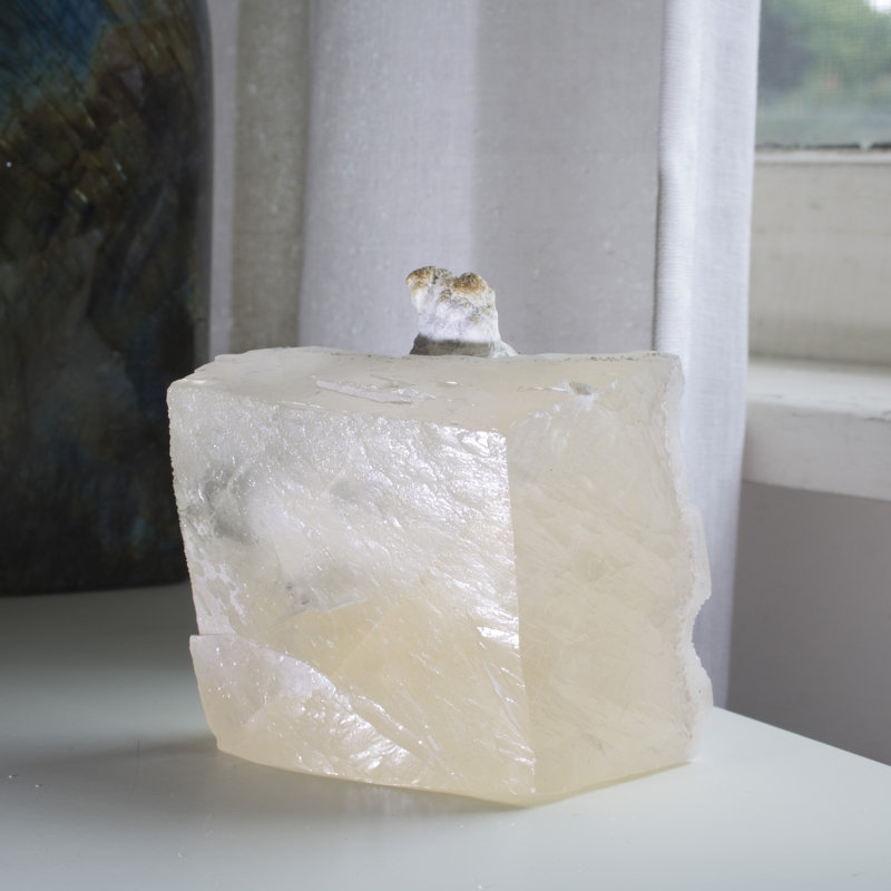 Grande sculpture calcite cubique sur calcédoine