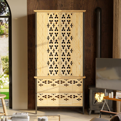 Armoire de rangement avec des motifs sculptés exquis
