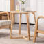 Table d'appoint ronde de 61 cm (24 po), de style moderne du milieu du siècle, en bois massif avec pieds en forme de V, idéale pour les petits espaces (salon et chambre) comme table basse ou table de chevet, aspect naturel, facile à nettoyer.