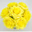 Petit centre de table avec arrangement de fleurs douillettes-685061055