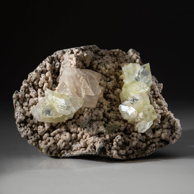 Apophyllite verte sur calcédoine