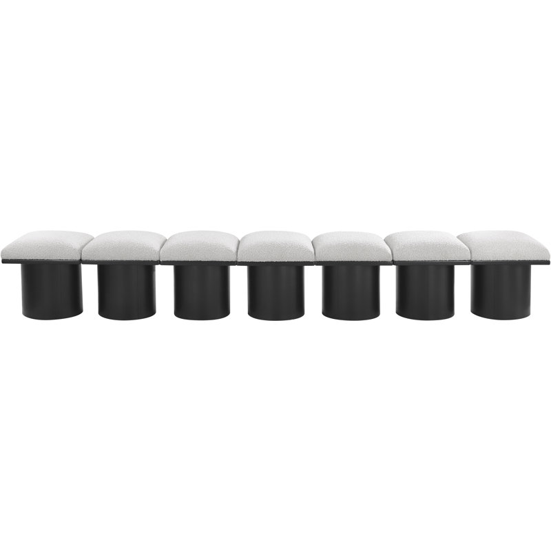 Banc rembourré Horatia, Tissu crème bouclé, H 17,5 po x l 126 po x P 15,5 po, Noir, noir, noir, noir